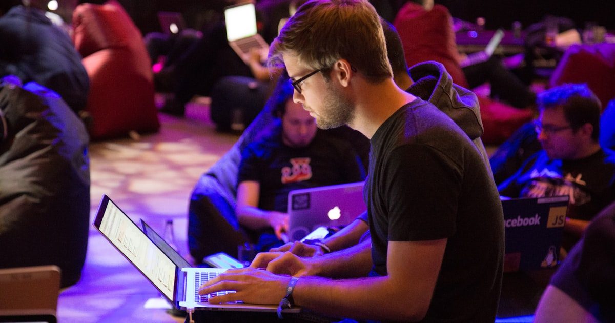 Best VPS for FundingPips: 24/7 Uptime for Evaluations and Funded Accounts